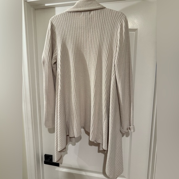 BAREFOOT DREAMS CCUL DRAPED SHAWL
COLLAR CARDI - Picture 7 of 10